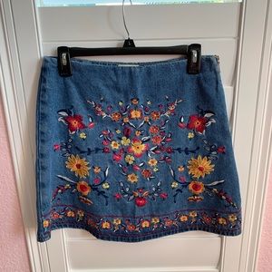 NWOT Floral Embroidered Jean Skirt 🌸💛